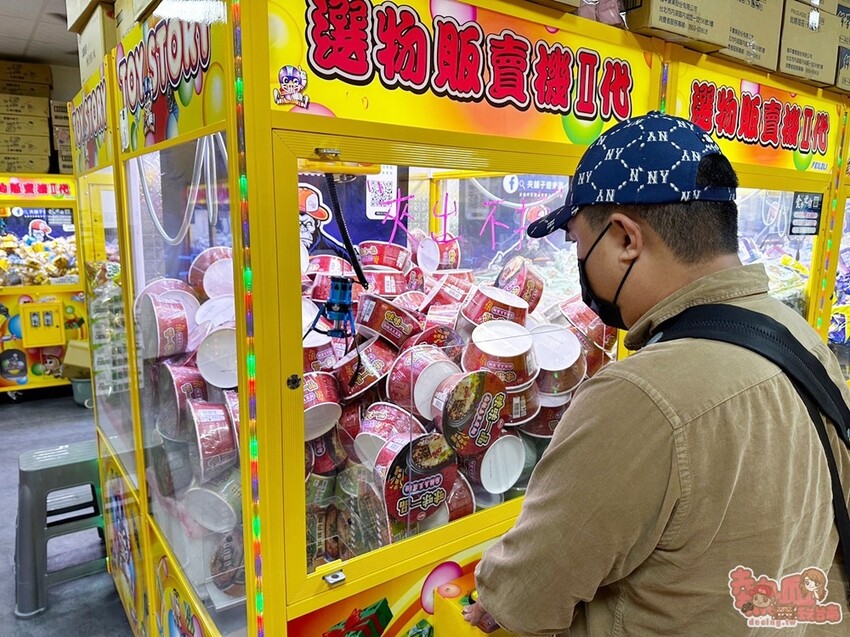 【台南娛樂】夾舖子遊樂園!復華夜市旁的24小時娃娃機店,讓你免費夾10次就是爽~ - 熱血玩台南。跳躍新世界