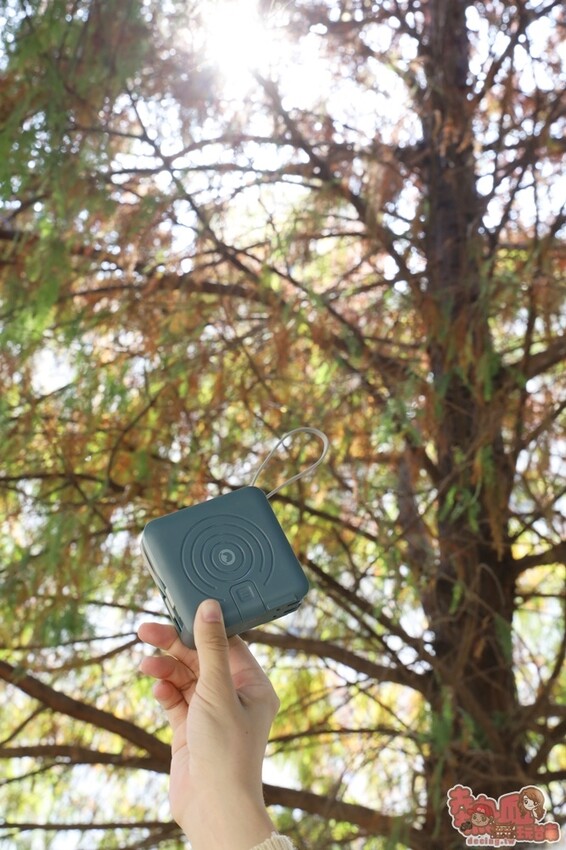 MOZTECH 萬能充 PRO多功能五合一行動電源！旅行出遊神器，一機在手輕巧又便利 - 熱血玩台南。跳躍新世界