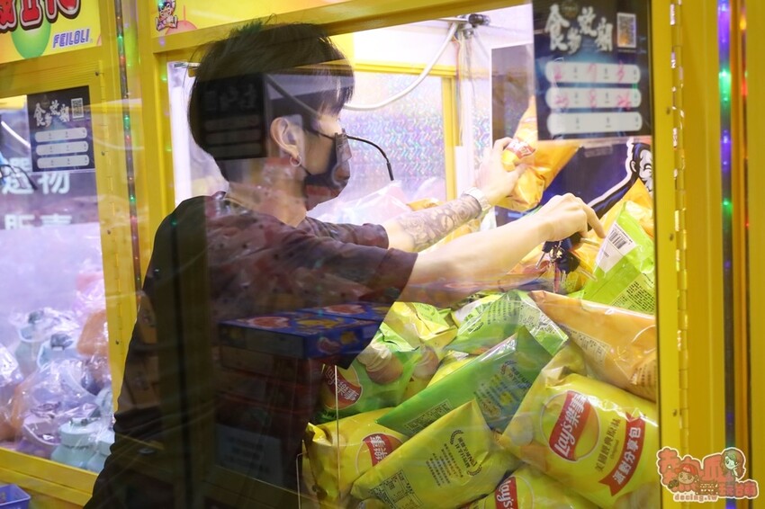 【台南娛樂】夾舖子遊樂園!復華夜市旁的24小時娃娃機店,讓你免費夾10次就是爽~ - 熱血玩台南。跳躍新世界