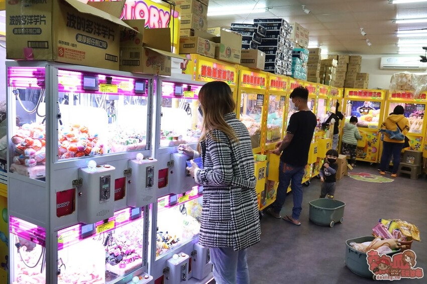 【台南娛樂】夾舖子遊樂園!復華夜市旁的24小時娃娃機店,讓你免費夾10次就是爽~ - 熱血玩台南。跳躍新世界