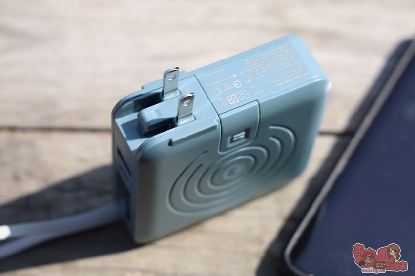 MOZTECH 萬能充 PRO多功能五合一行動電源！旅行出遊神器，一機在手輕巧又便利 - 熱血玩台南。跳躍新世界