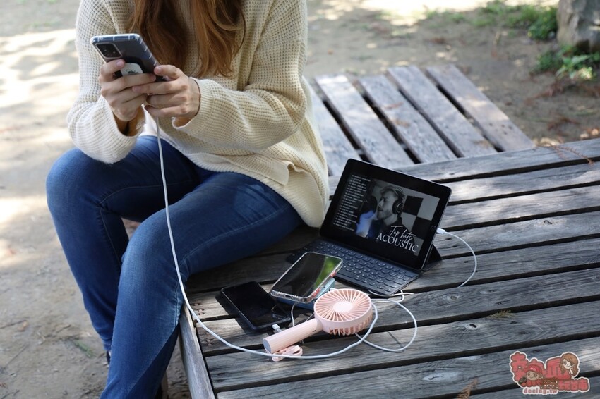 MOZTECH 萬能充 PRO多功能五合一行動電源！旅行出遊神器，一機在手輕巧又便利 - 熱血玩台南。跳躍新世界