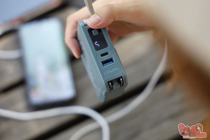 MOZTECH 萬能充 PRO多功能五合一行動電源！旅行出遊神器，一機在手輕巧又便利 - 熱血玩台南。跳躍新世界