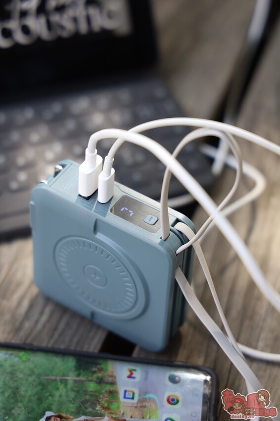 MOZTECH 萬能充 PRO多功能五合一行動電源！旅行出遊神器，一機在手輕巧又便利 - 熱血玩台南。跳躍新世界