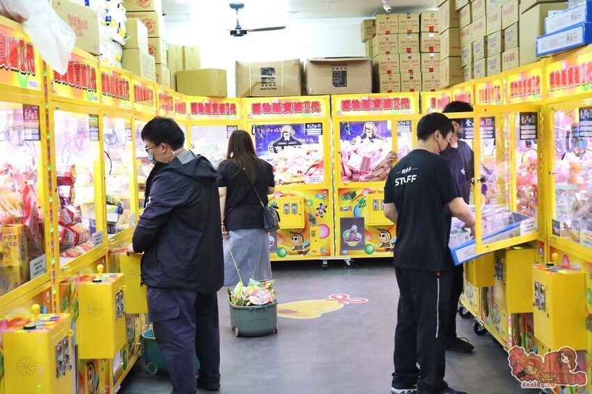 【台南娛樂】夾舖子遊樂園!復華夜市旁的24小時娃娃機店,讓你免費夾10次就是爽~ - 熱血玩台南。跳躍新世界