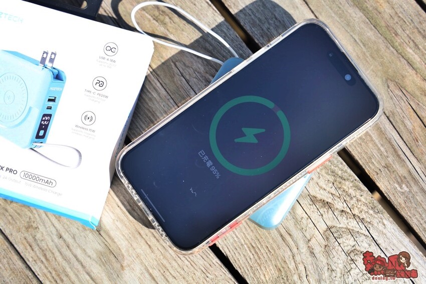 MOZTECH 萬能充 PRO多功能五合一行動電源！旅行出遊神器，一機在手輕巧又便利 - 熱血玩台南。跳躍新世界