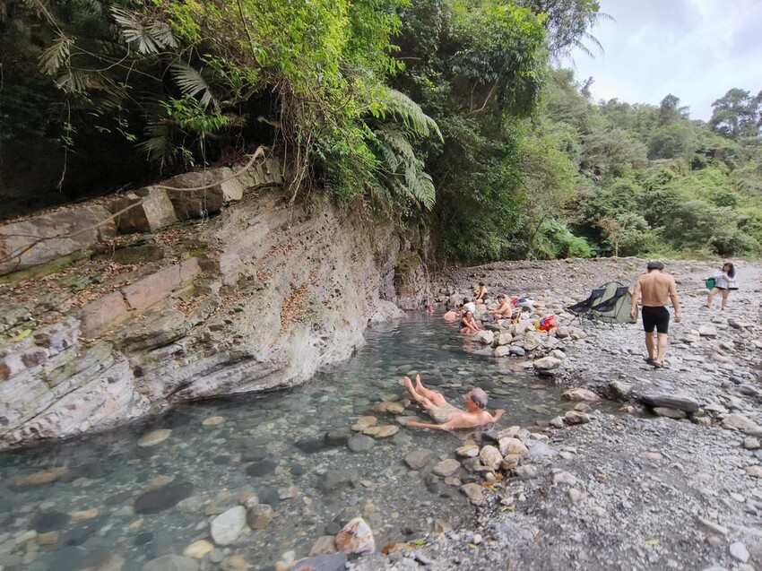 31054.jpg - 【宜蘭】超chill的梵梵野溪溫泉。岩壁+超大池溫泉還有溫度控制超厲害的