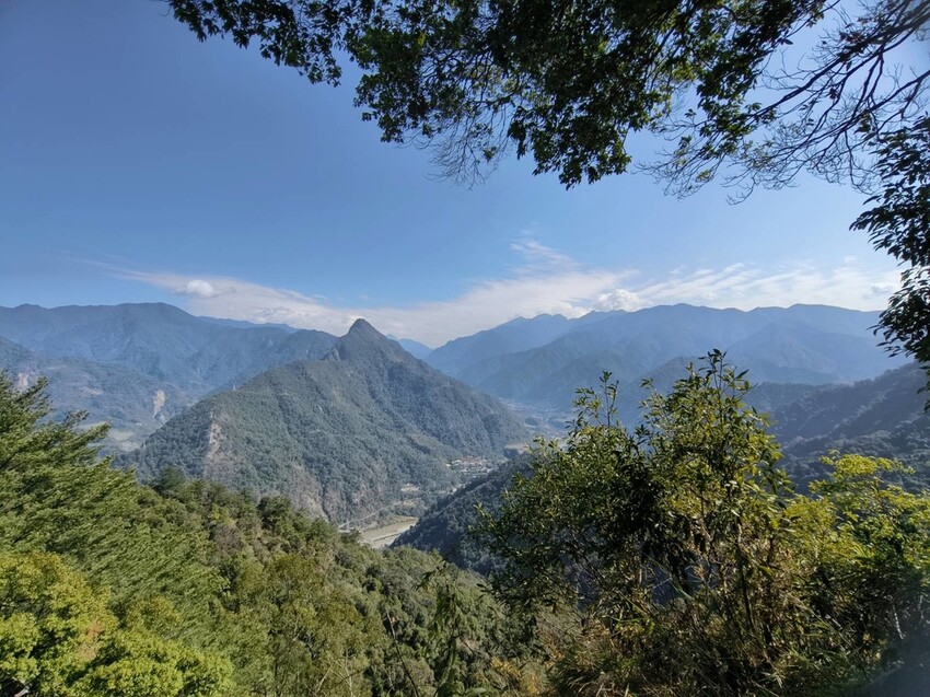 27671.jpg - 【台中.谷關】初次挑戰谷關七雄之一老六白毛山。山頂展望很棒。攜帶辛巴上山 27671.jpg - 【台中.谷關】初次挑戰谷關七雄之一老六白毛山。山頂展望很棒。攜帶辛巴上山