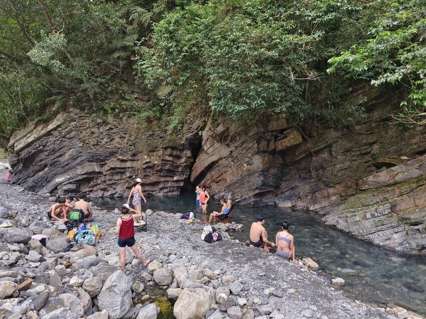 31052.jpg - 【宜蘭】超chill的梵梵野溪溫泉。岩壁+超大池溫泉還有溫度控制超厲害的