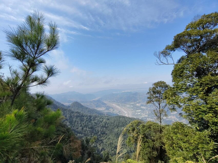 27665.jpg - 【台中.谷關】初次挑戰谷關七雄之一老六白毛山。山頂展望很棒。攜帶辛巴上山 27665.jpg - 【台中.谷關】初次挑戰谷關七雄之一老六白毛山。山頂展望很棒。攜帶辛巴上山