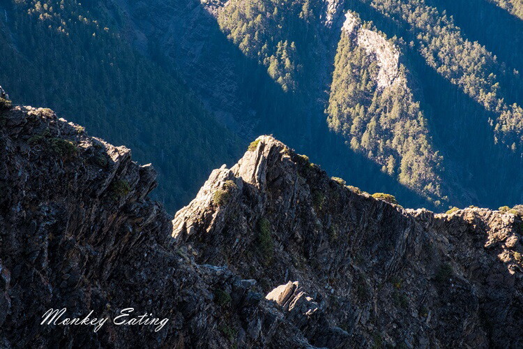 【玉山主峰單攻】一日單攻台灣最高峰，新手百岳攻略行前準備，申請、交通、裝備 - 貪吃猴的幻想