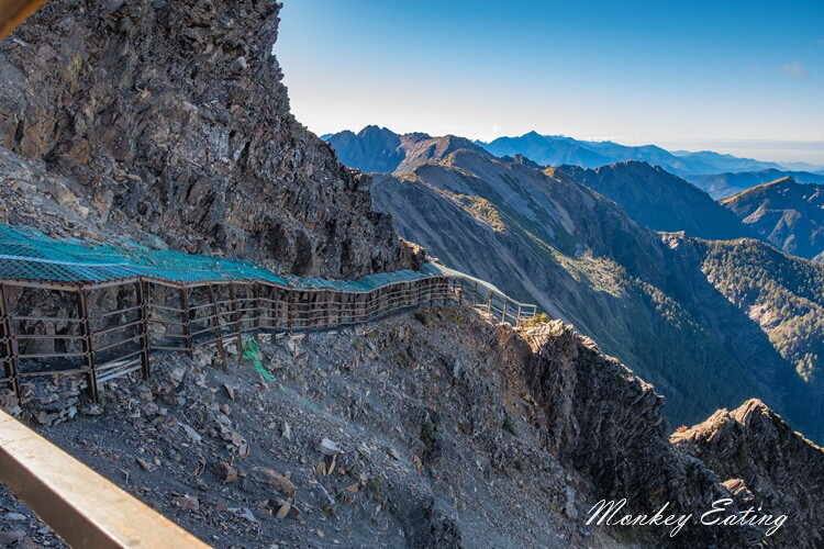 【玉山主峰單攻】一日單攻台灣最高峰，新手百岳攻略行前準備，申請、交通、裝備 - 貪吃猴的幻想