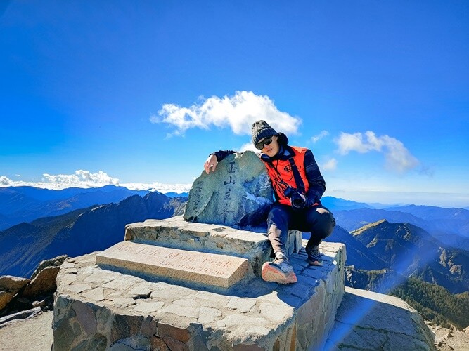 【玉山主峰單攻】一日單攻台灣最高峰，新手百岳攻略行前準備，申請、交通、裝備 - 貪吃猴的幻想
