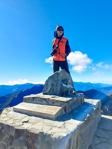 【玉山主峰單攻】一日單攻台灣最高峰，新手百岳攻略行前準備，申請、交通、裝備 - 貪吃猴的幻想