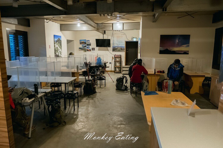 【玉山主峰單攻】一日單攻台灣最高峰，新手百岳攻略行前準備，申請、交通、裝備 - 貪吃猴的幻想