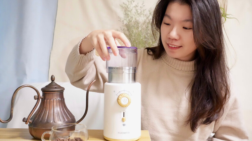 [開箱] 日本富力森電動咖啡磨豆機 使用心得｜10秒快速輕鬆磨咖啡豆！