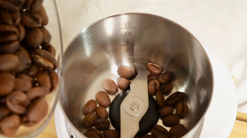 [開箱] 日本富力森電動咖啡磨豆機 使用心得｜10秒快速輕鬆磨咖啡豆！