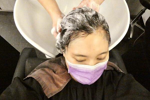 板橋府中染髮推薦/居髮廊-板橋店/阿丹設計師親自打造Jessica質感髮色/修剪瀏海/網美質感光澤秀髮