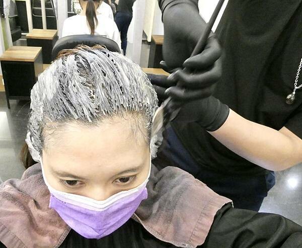 板橋府中染髮推薦/居髮廊-板橋店/阿丹設計師親自打造Jessica質感髮色/修剪瀏海/網美質感光澤秀髮