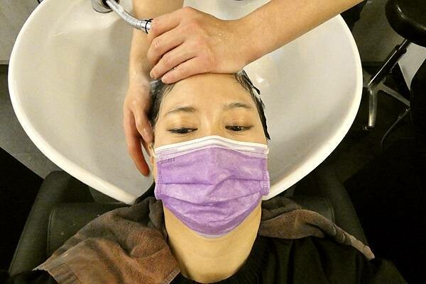 板橋府中染髮推薦/居髮廊-板橋店/阿丹設計師親自打造Jessica質感髮色/修剪瀏海/網美質感光澤秀髮