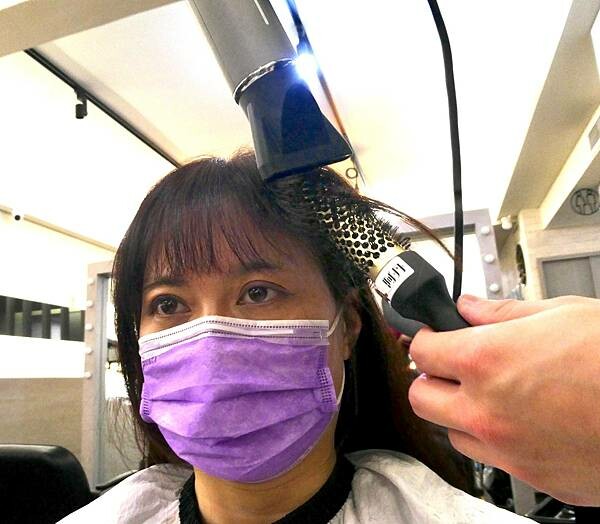 板橋府中染髮推薦/居髮廊-板橋店/阿丹設計師親自打造Jessica質感髮色/修剪瀏海/網美質感光澤秀髮