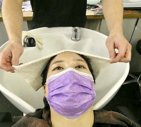 板橋府中染髮推薦/居髮廊-板橋店/阿丹設計師親自打造Jessica質感髮色/修剪瀏海/網美質感光澤秀髮