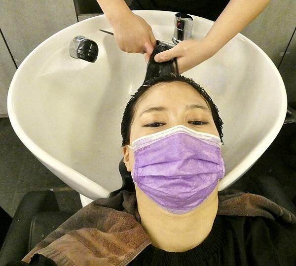 板橋府中染髮推薦/居髮廊-板橋店/阿丹設計師親自打造Jessica質感髮色/修剪瀏海/網美質感光澤秀髮