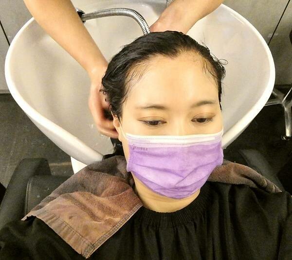 板橋府中染髮推薦/居髮廊-板橋店/阿丹設計師親自打造Jessica質感髮色/修剪瀏海/網美質感光澤秀髮