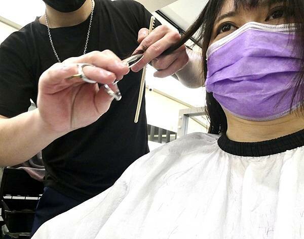 板橋府中染髮推薦/居髮廊-板橋店/阿丹設計師親自打造Jessica質感髮色/修剪瀏海/網美質感光澤秀髮