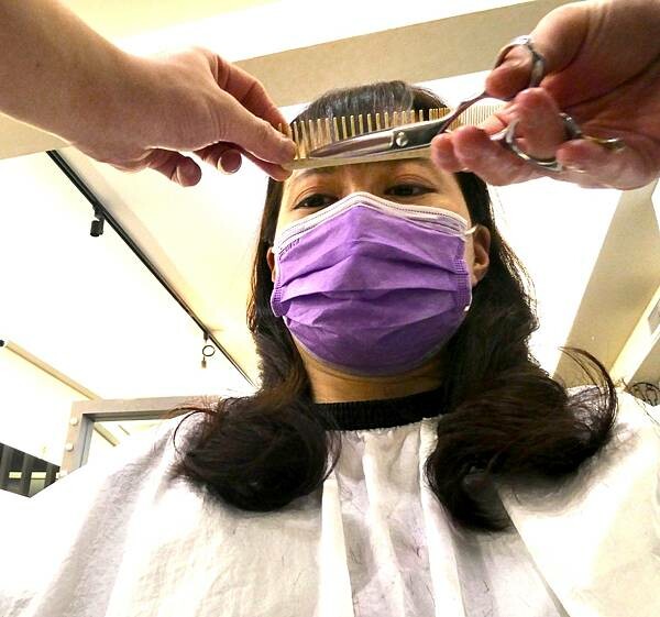 板橋府中染髮推薦/居髮廊-板橋店/阿丹設計師親自打造Jessica質感髮色/修剪瀏海/網美質感光澤秀髮