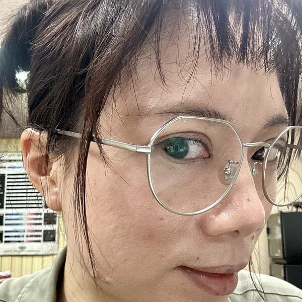 板橋府中染髮推薦/居髮廊-板橋店/阿丹設計師親自打造Jessica質感髮色/修剪瀏海/網美質感光澤秀髮