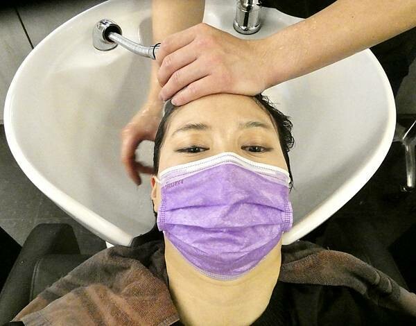 板橋府中染髮推薦/居髮廊-板橋店/阿丹設計師親自打造Jessica質感髮色/修剪瀏海/網美質感光澤秀髮