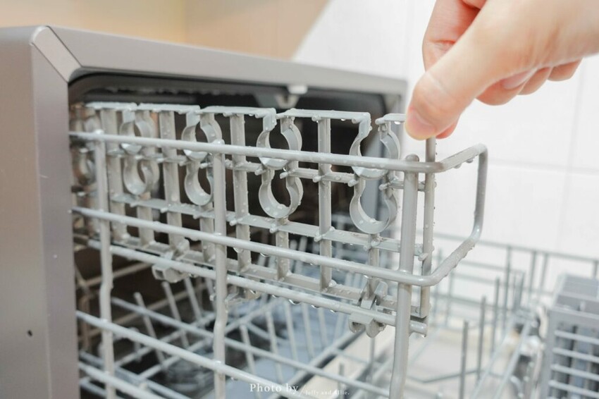 【質感家電】HERAN禾聯HDW-06BT010洗碗機，獨立熱風烘乾、UV殺菌燈、360度雙噴洗臂 ，洗碗＋烘碗＋碗櫥！