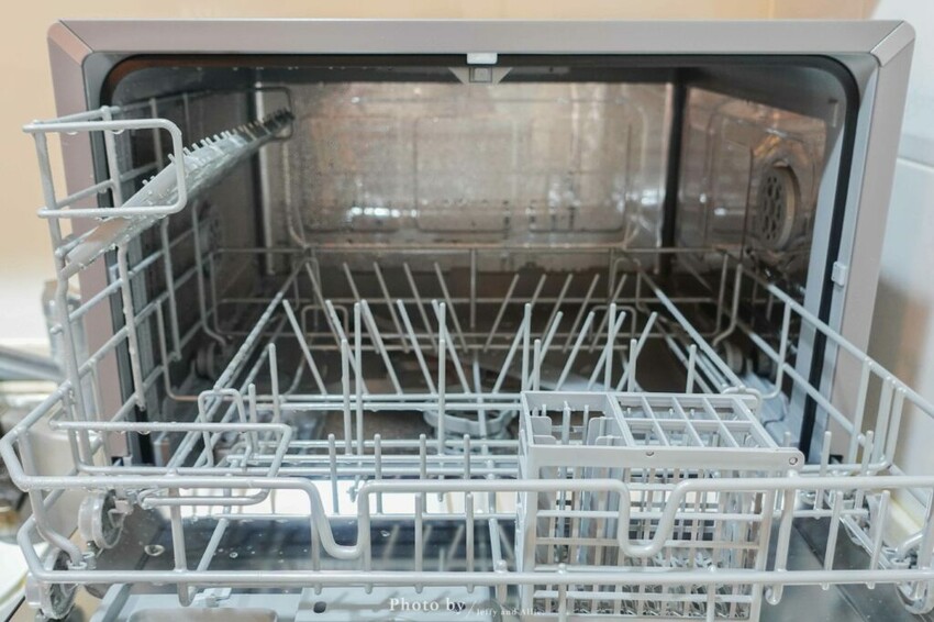 【質感家電】HERAN禾聯HDW-06BT010洗碗機，獨立熱風烘乾、UV殺菌燈、360度雙噴洗臂 ，洗碗＋烘碗＋碗櫥！