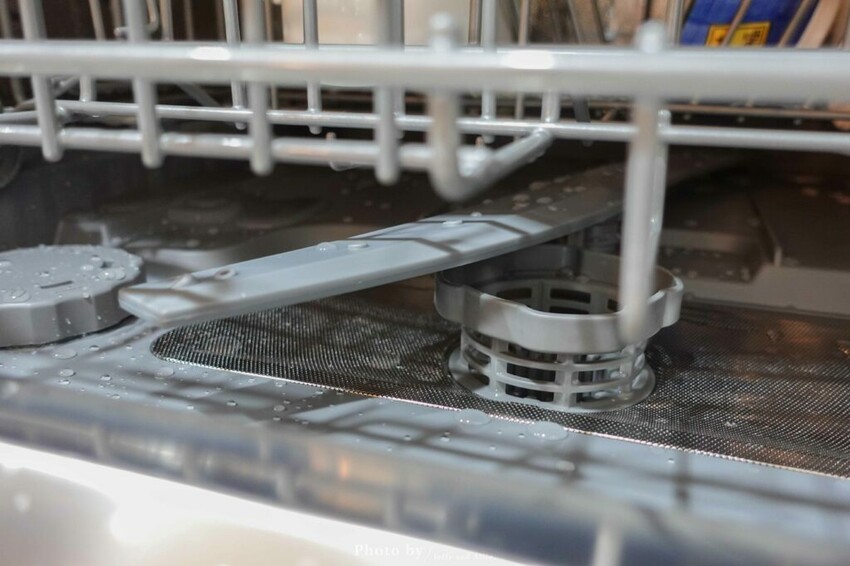 【質感家電】HERAN禾聯HDW-06BT010洗碗機，獨立熱風烘乾、UV殺菌燈、360度雙噴洗臂 ，洗碗＋烘碗＋碗櫥！