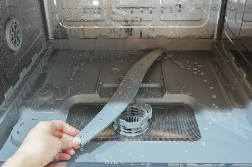 【質感家電】HERAN禾聯HDW-06BT010洗碗機，獨立熱風烘乾、UV殺菌燈、360度雙噴洗臂 ，洗碗＋烘碗＋碗櫥！