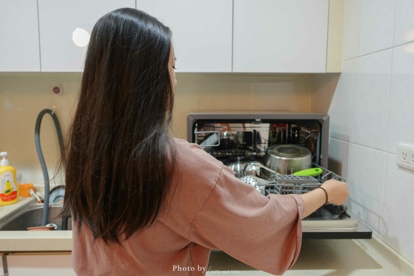 【質感家電】HERAN禾聯HDW-06BT010洗碗機，獨立熱風烘乾、UV殺菌燈、360度雙噴洗臂 ，洗碗＋烘碗＋碗櫥！