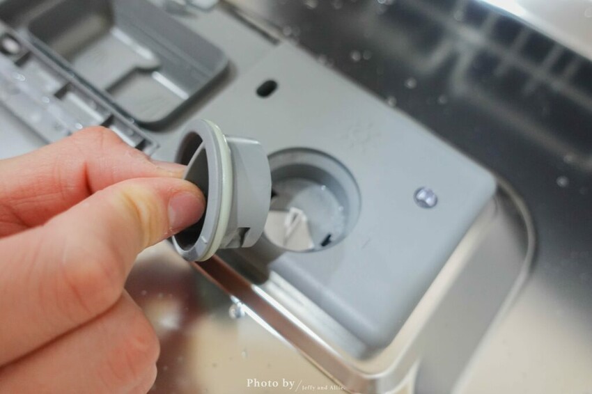 【質感家電】HERAN禾聯HDW-06BT010洗碗機，獨立熱風烘乾、UV殺菌燈、360度雙噴洗臂 ，洗碗＋烘碗＋碗櫥！