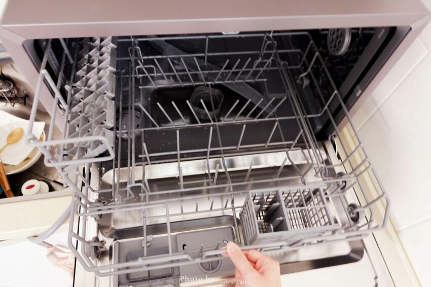 【質感家電】HERAN禾聯HDW-06BT010洗碗機，獨立熱風烘乾、UV殺菌燈、360度雙噴洗臂 ，洗碗＋烘碗＋碗櫥！