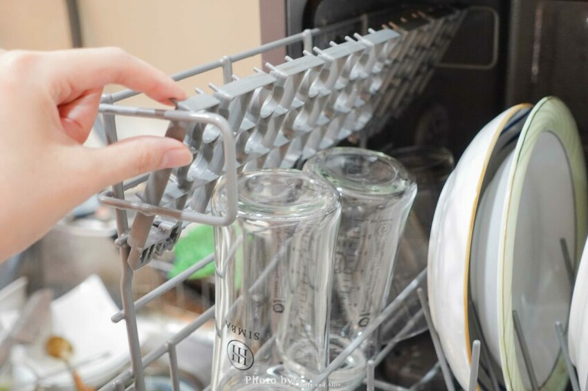 【質感家電】HERAN禾聯HDW-06BT010洗碗機，獨立熱風烘乾、UV殺菌燈、360度雙噴洗臂 ，洗碗＋烘碗＋碗櫥！