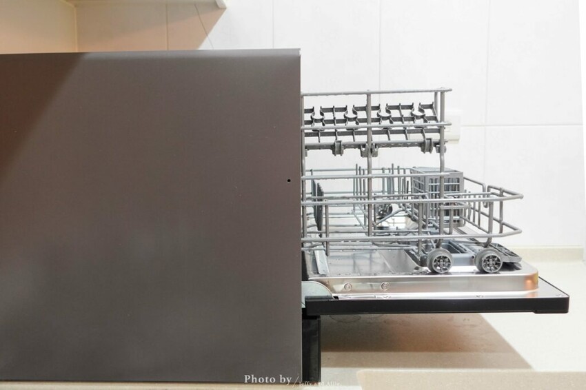 【質感家電】HERAN禾聯HDW-06BT010洗碗機，獨立熱風烘乾、UV殺菌燈、360度雙噴洗臂 ，洗碗＋烘碗＋碗櫥！