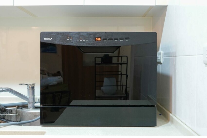 【質感家電】HERAN禾聯HDW-06BT010洗碗機，獨立熱風烘乾、UV殺菌燈、360度雙噴洗臂 ，洗碗＋烘碗＋碗櫥！