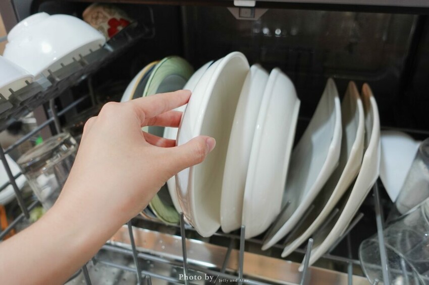 【質感家電】HERAN禾聯HDW-06BT010洗碗機，獨立熱風烘乾、UV殺菌燈、360度雙噴洗臂 ，洗碗＋烘碗＋碗櫥！