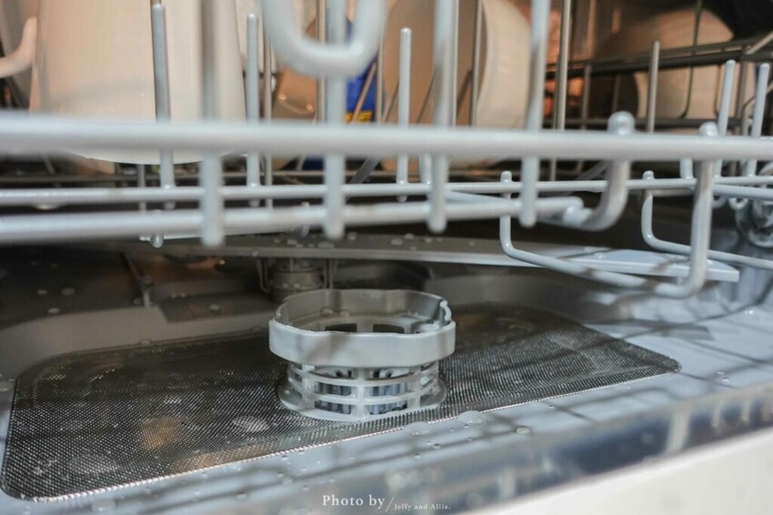 【質感家電】HERAN禾聯HDW-06BT010洗碗機，獨立熱風烘乾、UV殺菌燈、360度雙噴洗臂 ，洗碗＋烘碗＋碗櫥！