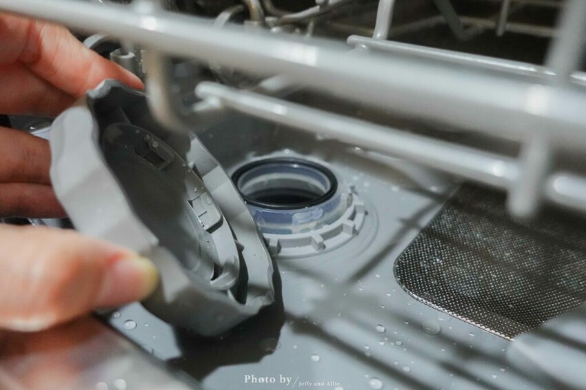 【質感家電】HERAN禾聯HDW-06BT010洗碗機，獨立熱風烘乾、UV殺菌燈、360度雙噴洗臂 ，洗碗＋烘碗＋碗櫥！