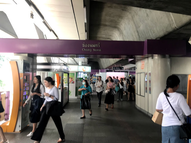 三天兩夜曼谷快閃遊-(一)廊曼機場7-11超商美食、大清早膜拜四面佛