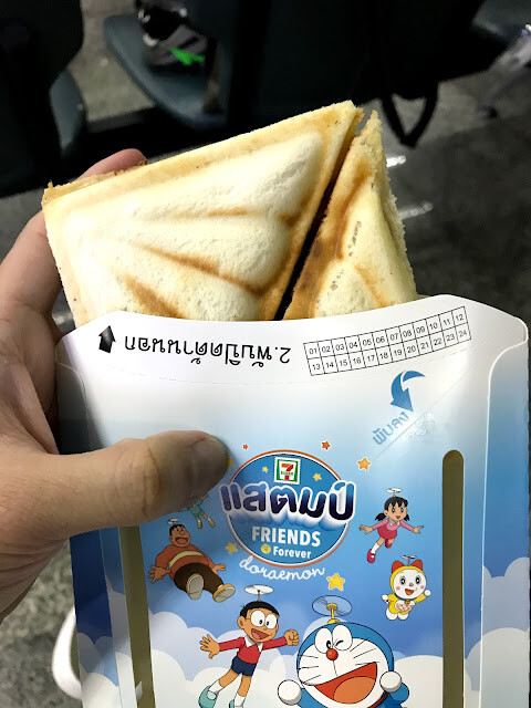 三天兩夜曼谷快閃遊-(一)廊曼機場7-11超商美食、大清早膜拜四面佛