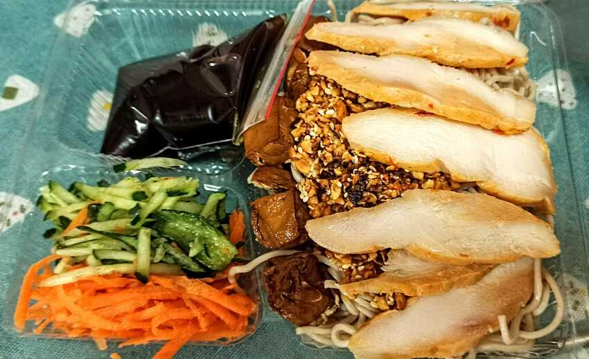 食記 - 高雄 前鎮區 靖灣雲南涼麵