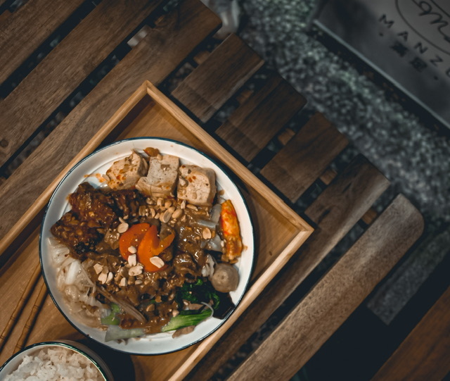 【高雄．美食】湯頭濃郁的滿足麻奶鍋