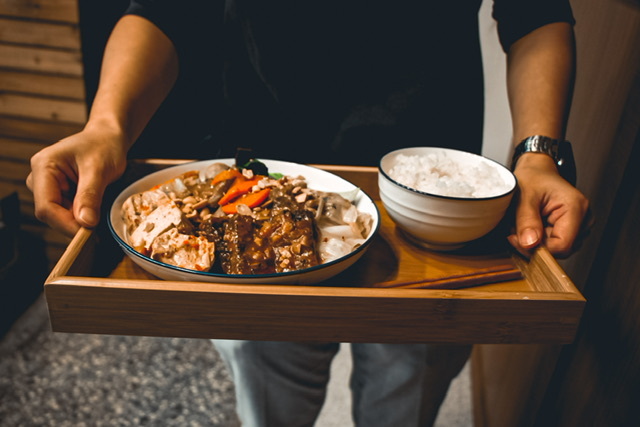 【高雄．美食】湯頭濃郁的滿足麻奶鍋